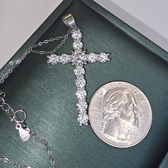 💎 Moissanite Cross Pendant Necklace – 14K White Gold / S925 Chain - Picture 4 of 7